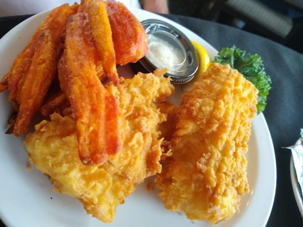 fish fry with tartar sauce