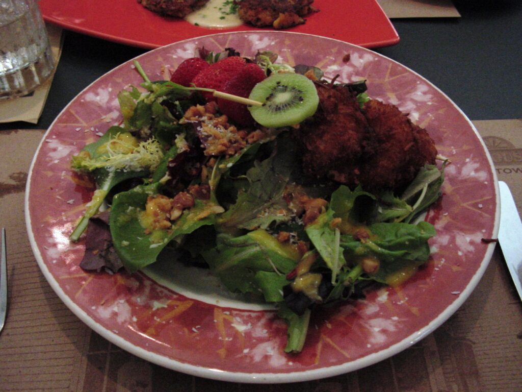 salad with kiwi strawberry and coconut shrimp