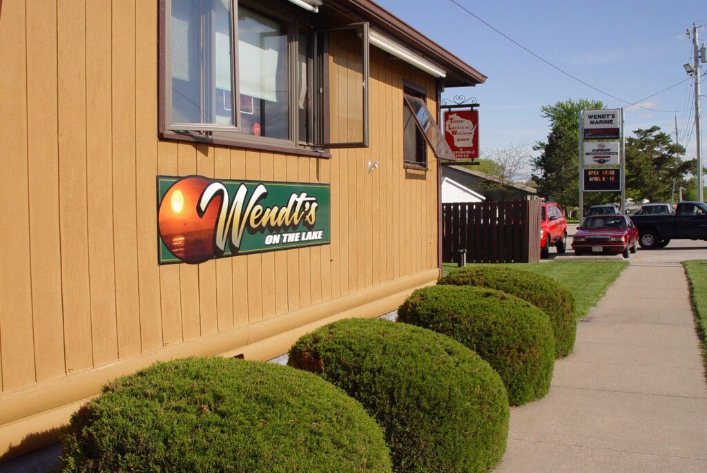 wendt's on the lake sign